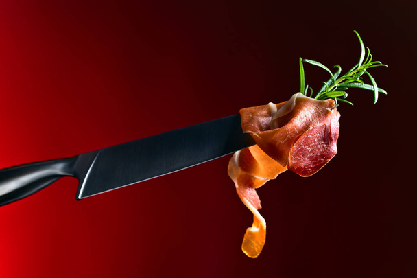  Prosciutto met rozemarijn  - Foto, afbeelding