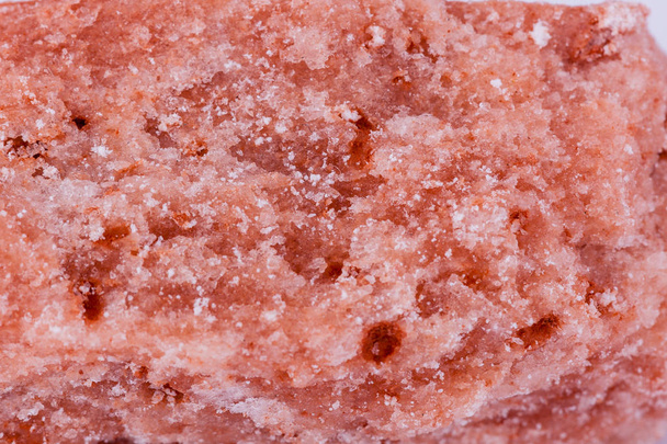 makro mineral halitu, szczegół na białym tle - Zdjęcie, obraz