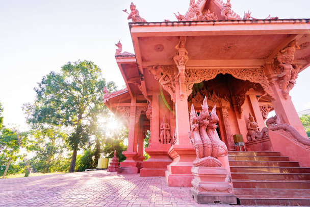 Red buddhism temple - Foto, Bild