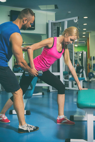 a man and a woman training in a gym - Fotografie, Obrázek