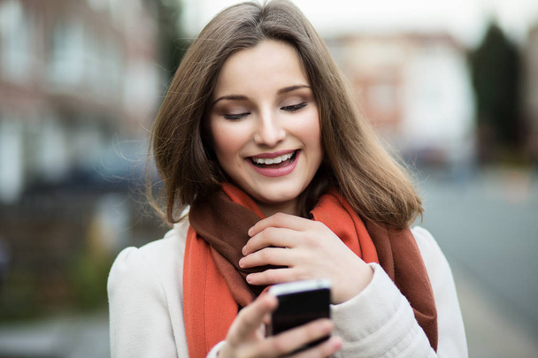 Happy woman texting. Good news - Zdjęcie, obraz