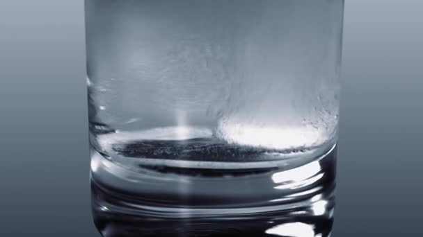 O comprimido dissolve-se em água
 - Filmagem, Vídeo