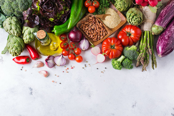 Assortiment de légumes frais biologiques de marché
 - Photo, image