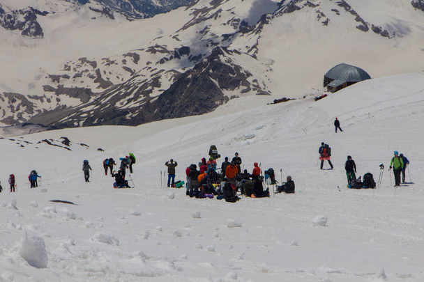 Climbing on mountain Elbrus - Foto, imagen