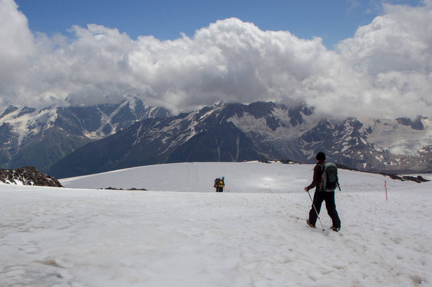 Climbing on mountain Elbrus - Foto, afbeelding