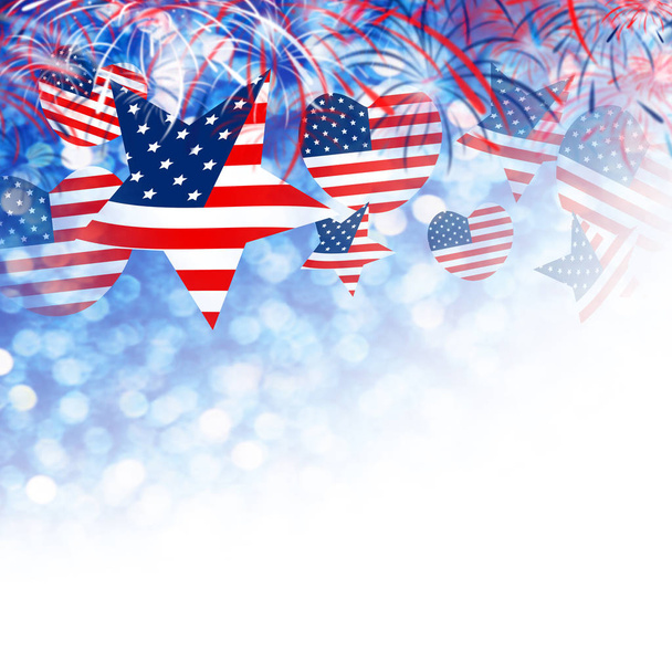 USA vlag in ster en hart vorm met vuurwerk achtergrondontwerp voor 4 juli Onafhankelijkheidsdag en andere viering  - Foto, afbeelding