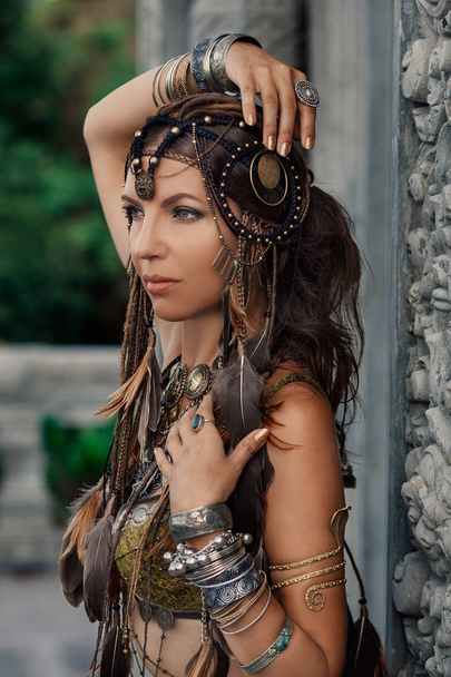 beautiful tribal woman dancer in old temple - Fotografie, Obrázek
