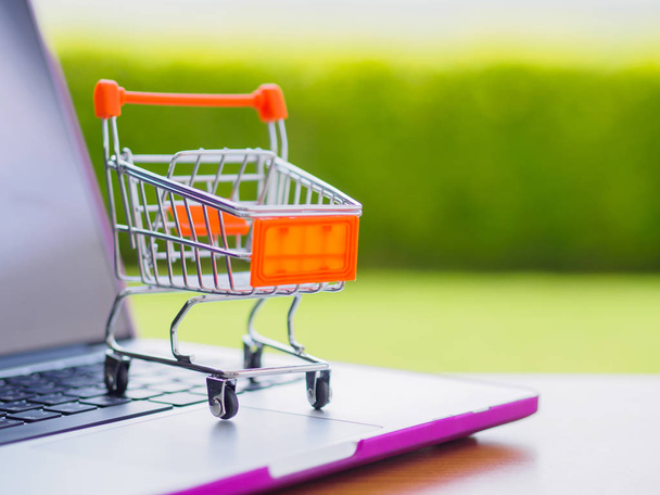 Shopping Online Concept : Mini Shopping Cart On Laptop - Фото, изображение