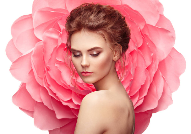 Beautiful woman on the background of a large flower - Foto, Imagem