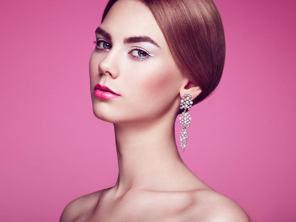 Fashion portrait of young beautiful woman with jewelry - Foto, imagen