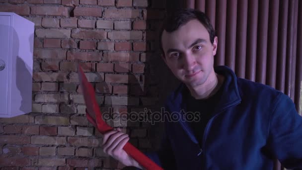 Aggressive guy with shovel - Felvétel, videó