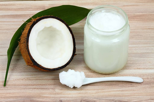 BIO kokosový olej ve skleněné nádobce - Fotografie, Obrázek