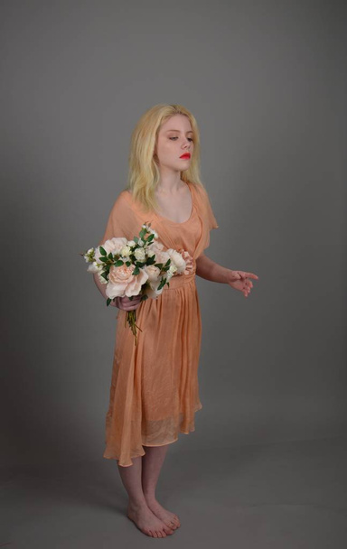fille en robe lilas
 - Photo, image