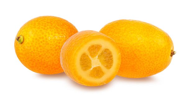 kumquat isolé sur blanc
  - Photo, image