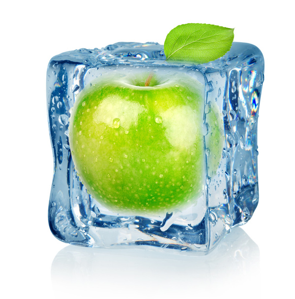 Ice cube and apple - Foto, Bild