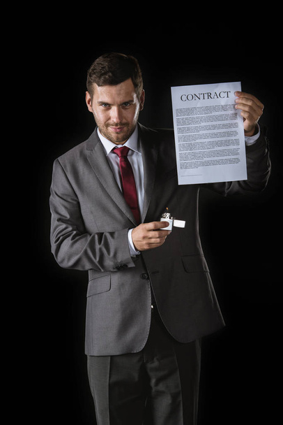 businessman holding contract - Fotografie, Obrázek