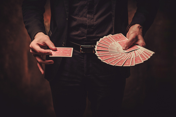 Man showing tricks with cards - Foto, Bild