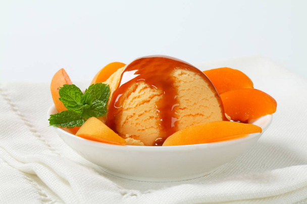 Apricot ice cream dessert - Zdjęcie, obraz