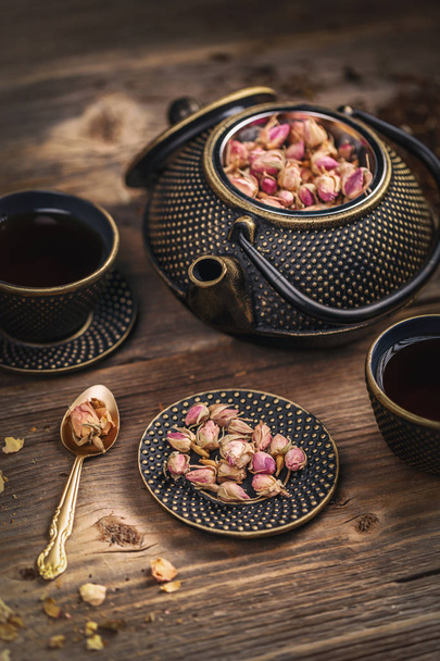 Cup of hot tea and iron teapot - Fotoğraf, Görsel