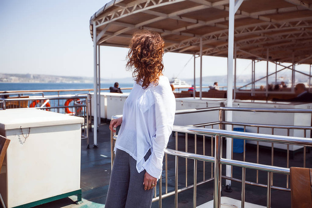woman enjoying the sea from ferry - Фото, зображення