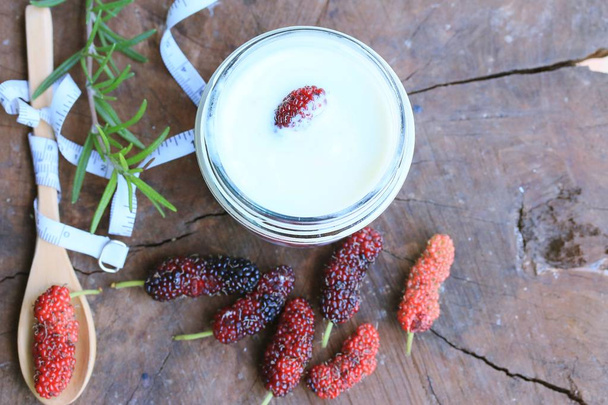 Mulberry ovoce a jogurt - Fotografie, Obrázek