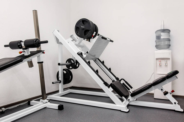 sportschool gewicht trainingsapparatuur - Foto, afbeelding