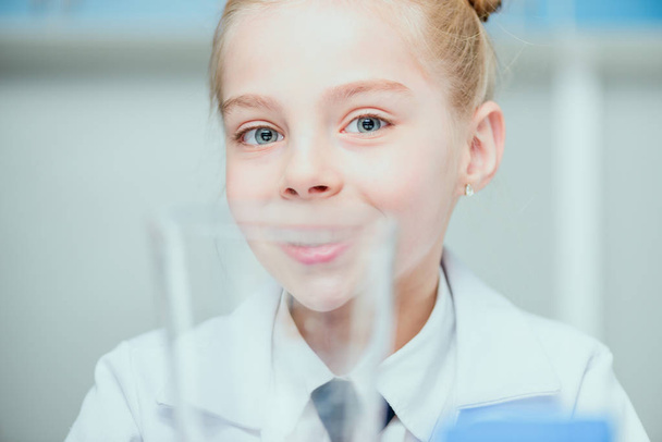 Little scientist in lab  - Foto, Imagem