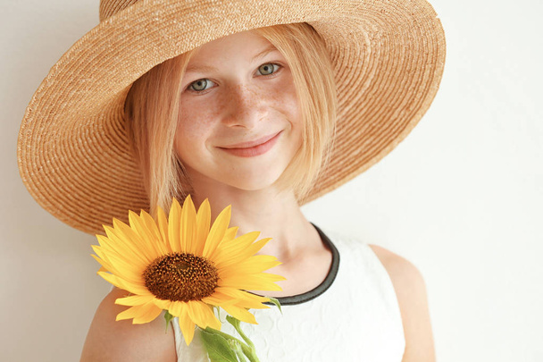 attractive girl in straw hat with sunflower  - Φωτογραφία, εικόνα