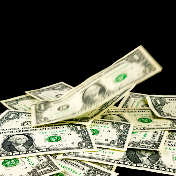 fallende Dollars mit schwarzem Hintergrund - Foto, Bild