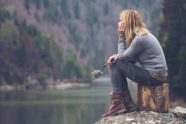 woman meditating on a lake shore - Foto, imagen