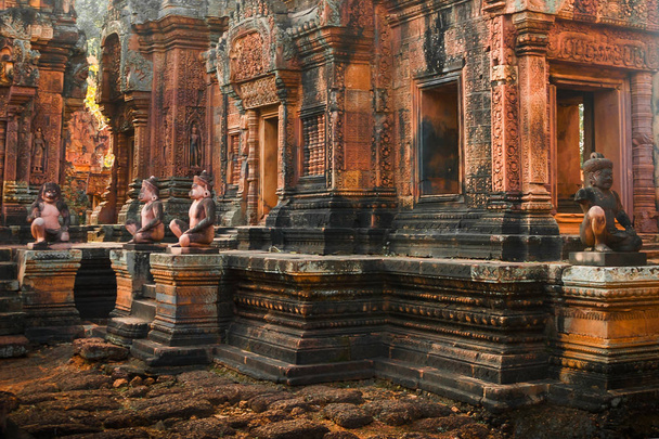 Знаменитая достопримечательность Камбоджи. World Largest Religious Monument, Prasat Angkor Nokor Wat Temple Complex, Siem Reap. Древняя кхмерская архитектура. И, конечно же, путешествия по Азии. Наследство
 - Фото, изображение