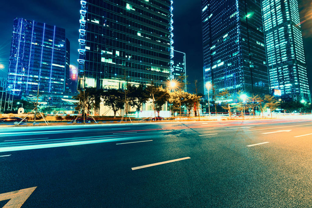 traffico urbano di notte
 - Foto, immagini