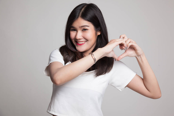 Young Asian woman show heart hand sign. - Φωτογραφία, εικόνα