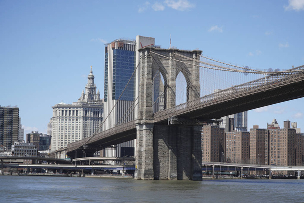 Brooklyn Bridge New York - a famous landmark- MANHATTAN - NEW YORK - APRIL 1, 2017 - Фото, изображение
