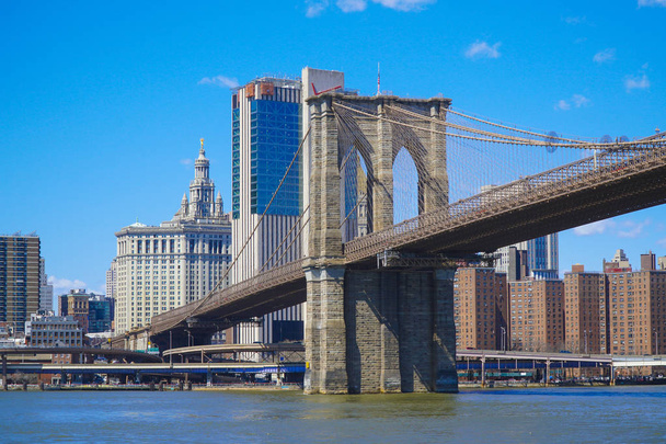 Brooklyn Bridge New York - a famous landmark- MANHATTAN - NEW YORK - APRIL 1, 2017 - Фото, изображение