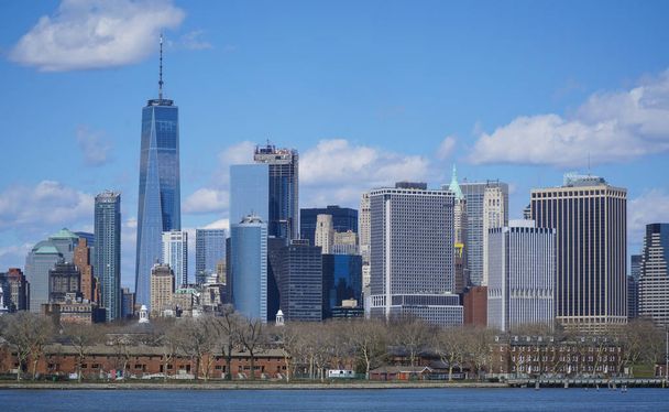 Typical Manhattan New York Skyline - view from Hudson River- MANHATTAN - NEW YORK - APRIL 1, 2017 - Fotoğraf, Görsel