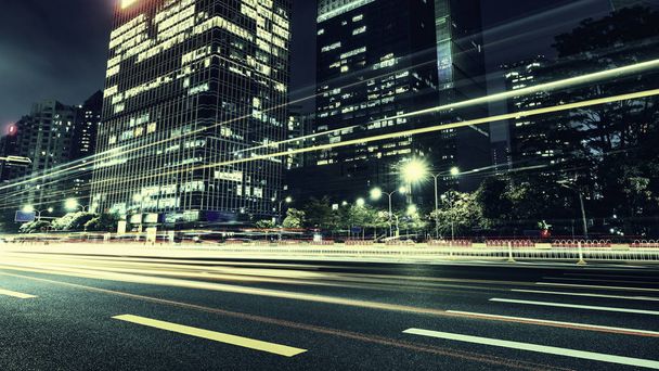 Stadtverkehr in der Nacht - Foto, Bild