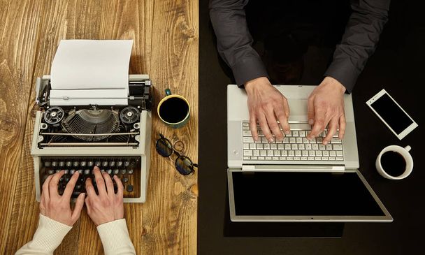 Женщина, пишущая на пишущей машинке, и мужчина, работающий над ноутбуком.
 - Фото, изображение