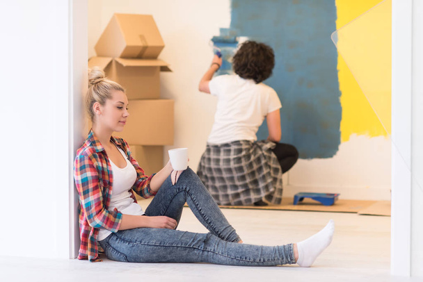 young couple doing home renovations - 写真・画像