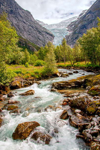 Briksdal-Gletscher am Fuße - Foto, Bild