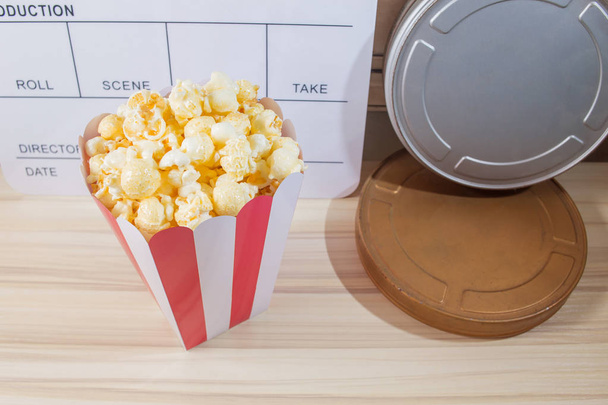 Karamell Popcorn helyett a piros fehér doboz   - Fotó, kép