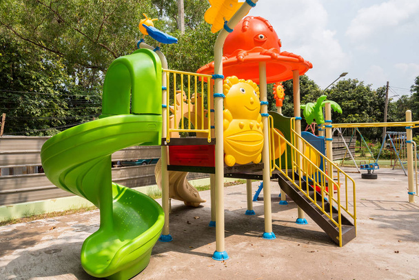 Детская игровая площадка в парке Таиланда
. - Фото, изображение