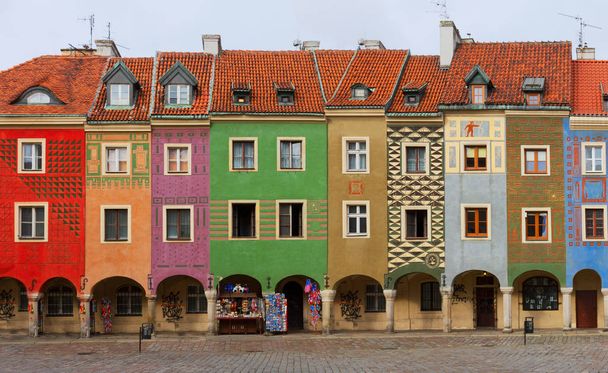 crooked medieval houses , Poznan, Poland - Фото, изображение