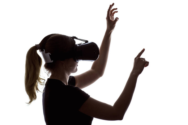 Portrait of a woman working in three-dimensional space in virtual reality - Foto, imagen