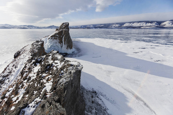 Mare pään Cape talvi maisema, Lake Baikal, Olkhon saari
.  - Valokuva, kuva