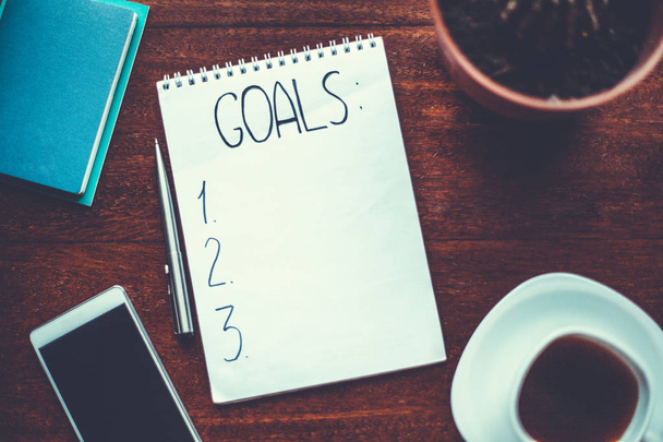 Notebook with goals list - 写真・画像