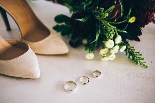 high heels with flower branches and rings - 写真・画像