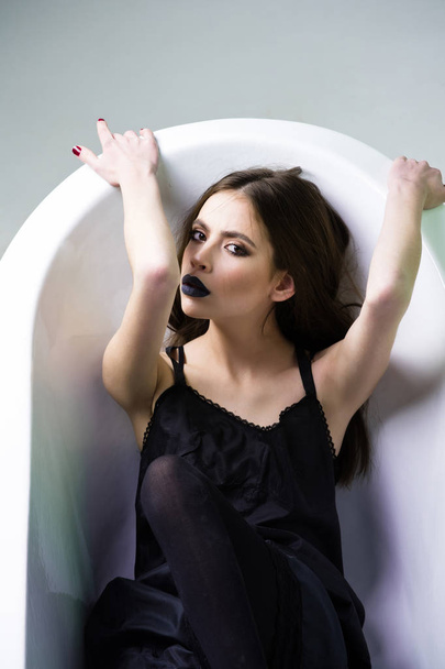 woman in dress with long hair, black lipstick in bath - Fotografie, Obrázek