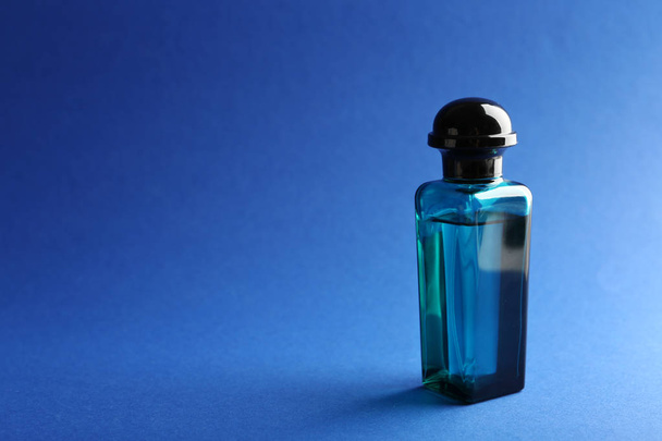 Bottle of modern male perfume - Φωτογραφία, εικόνα