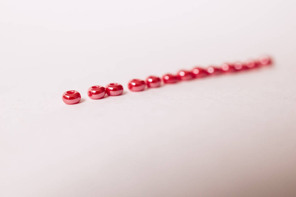 Line of red glass beads - Fotoğraf, Görsel
